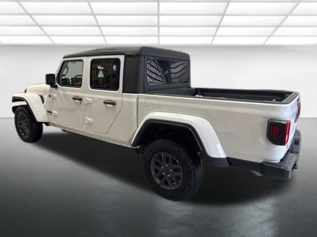 New 2026 Jeep Gladiator Sport S Pickup