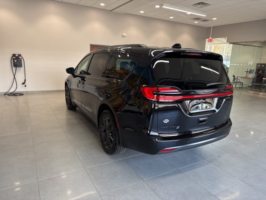 New 2026 Chrysler Pacifica Select Passenger Van