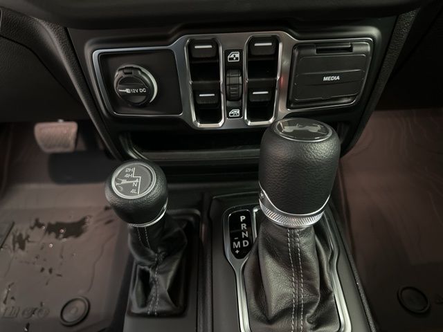 2025 Jeep Wrangler 4-Door Sahara - Photo 34