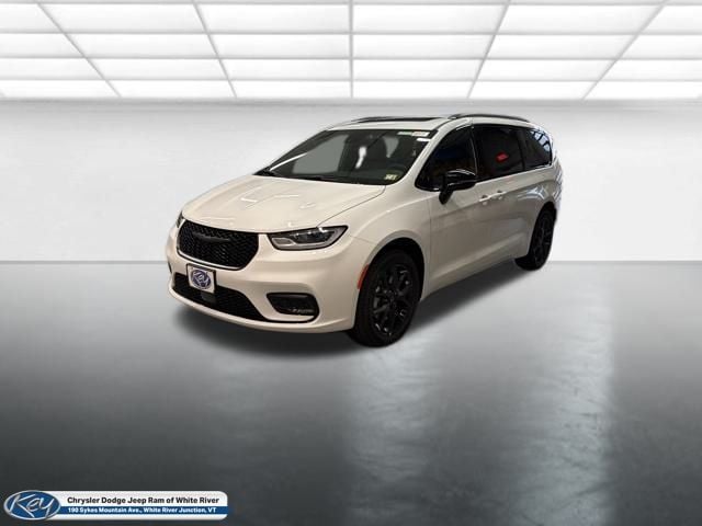 2026 Chrysler Pacifica Passenger Van 