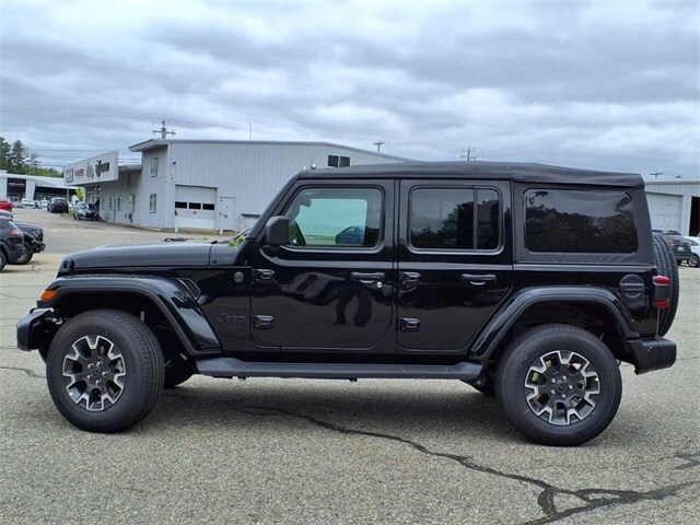 2025 Jeep Wrangler Sahara photo 2
