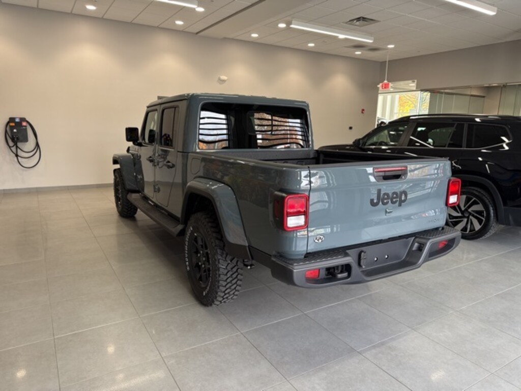 New 2025 Jeep Gladiator High Tide Pickup