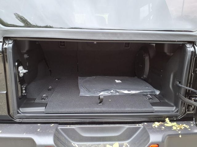 2025 Jeep Wrangler 4-Door Sahara - Photo 11