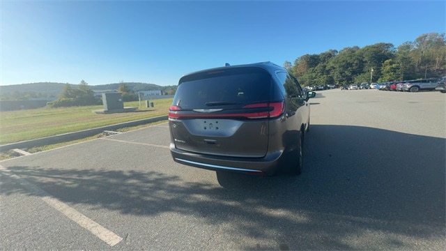 Used 2021 Chrysler Pacifica Touring L with VIN 2C4RC1BG5MR502853 for sale in Rochester, NH