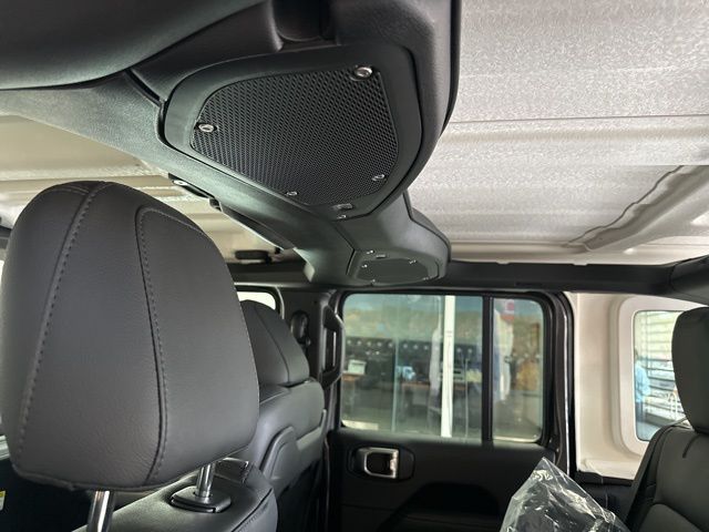 2025 Jeep Wrangler 4-Door Sahara - Photo 40