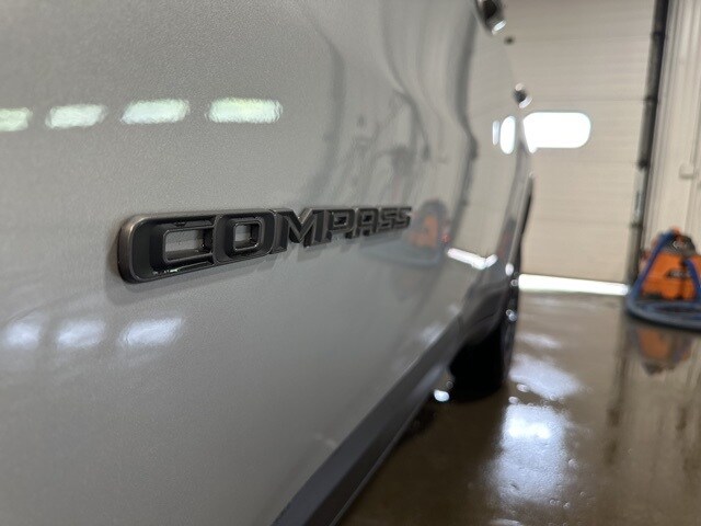 2024 Jeep Compass Latitude Altitude Special Edition photo 3