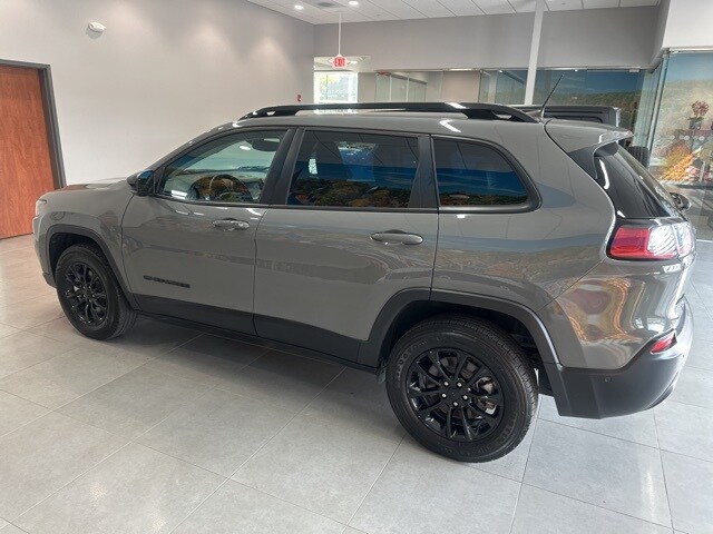 2023 Jeep Cherokee Altitude photo 2