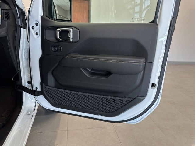 2025 Jeep Wrangler 4-Door Sahara - Photo 52