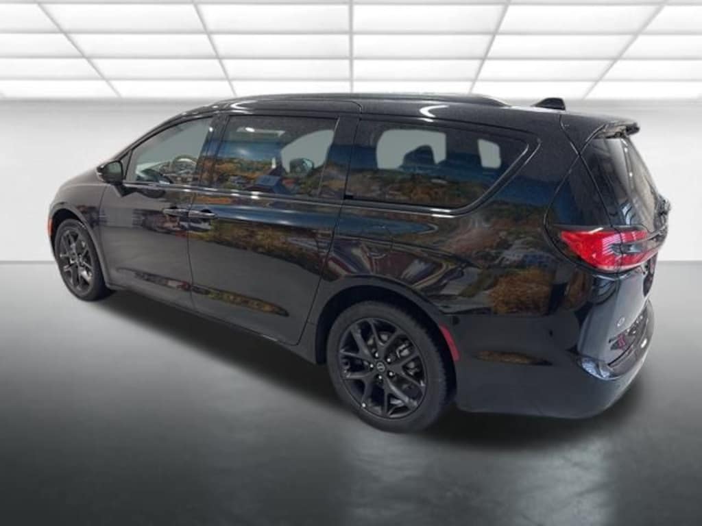 New 2026 Chrysler Pacifica Select Passenger Van