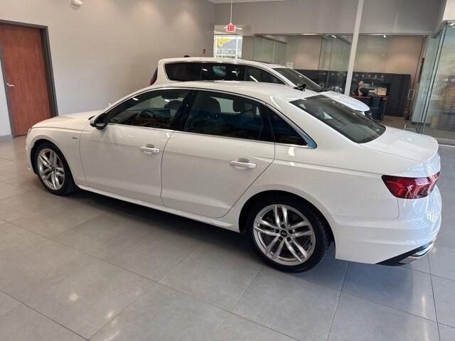2023 Audi A4 45 S line Premium Plus photo 3