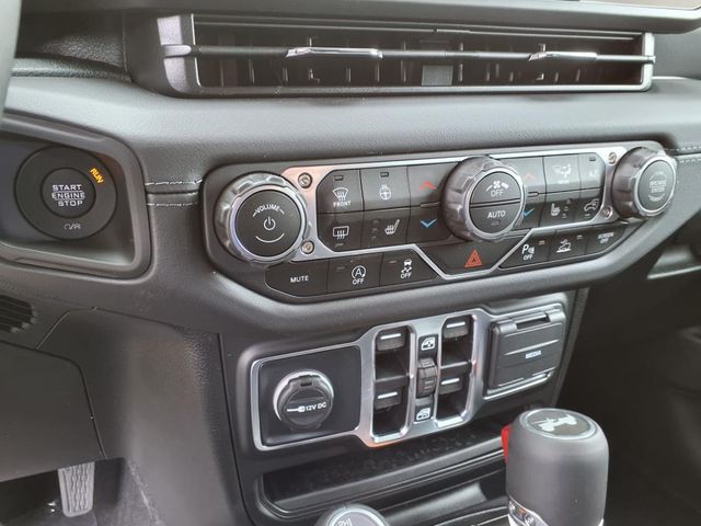 2025 Jeep Wrangler 4-Door Sahara - Photo 18