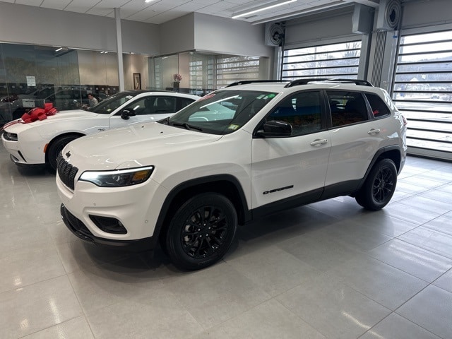 Used 2023 Jeep Cherokee Altitude Lux with VIN 1C4PJMMB6PD111279 for sale in Rochester, NH