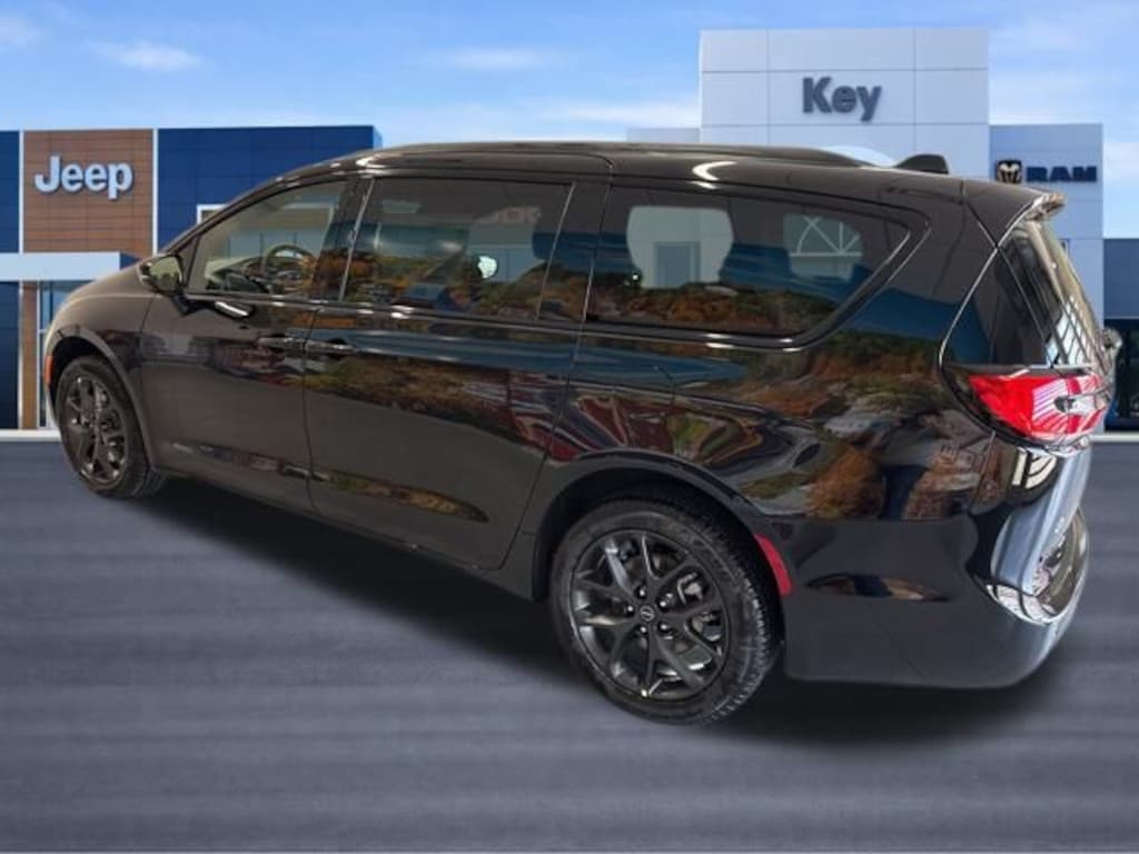 New 2026 Chrysler Pacifica Select Passenger Van