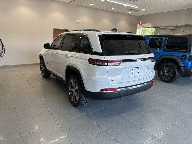 2025 Jeep Grand Cherokee Limited photo 2