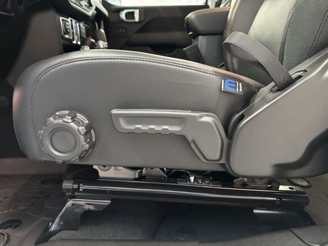 2025 Jeep Wrangler 4-Door Sahara - Photo 29