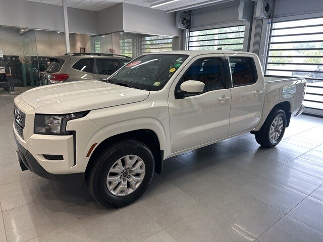 2022 Nissan Frontier SV photo 2