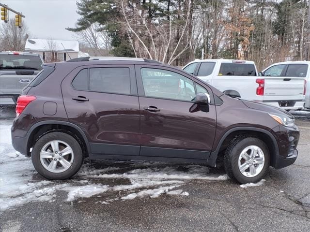 Used 2022 Chevrolet Trax LT with VIN KL7CJPSM4NB525624 for sale in Rochester, NH