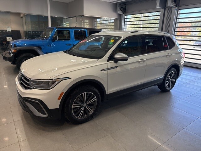2024 Volkswagen Tiguan Wolfsburg Edition photo 2