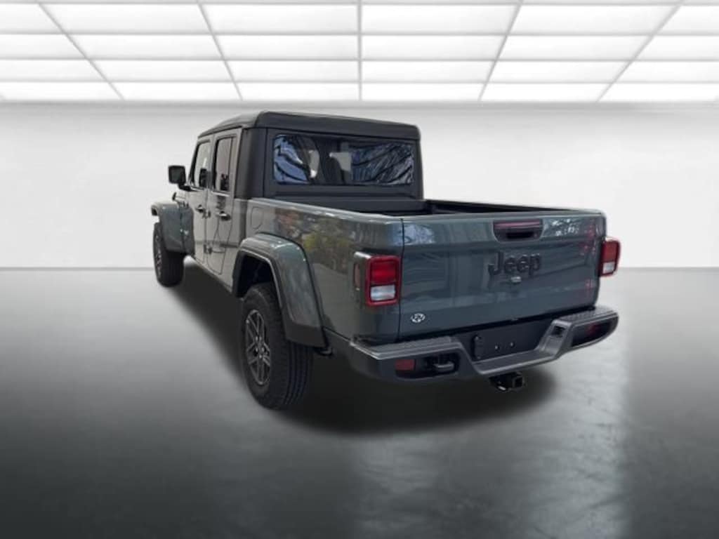 New 2026 Jeep Gladiator Sport S Pickup