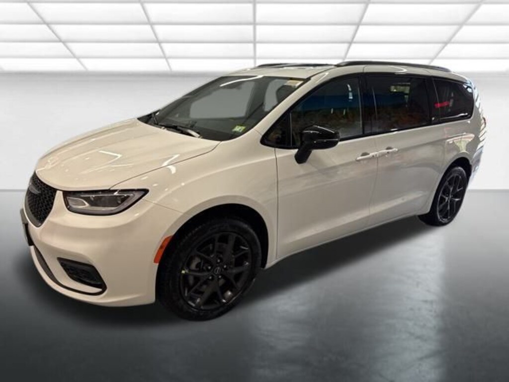 New 2026 Chrysler Pacifica Limited Passenger Van