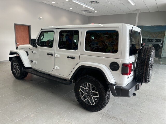 2025 Jeep Wrangler Sahara photo 4