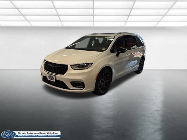 2026 Chrysler Pacifica Passenger Van 