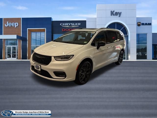 2026 Chrysler Pacifica Passenger Van 