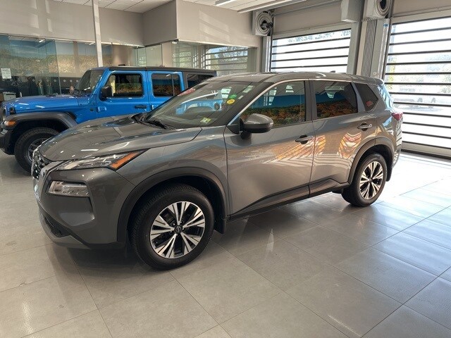 2023 Nissan Rogue SV photo 2