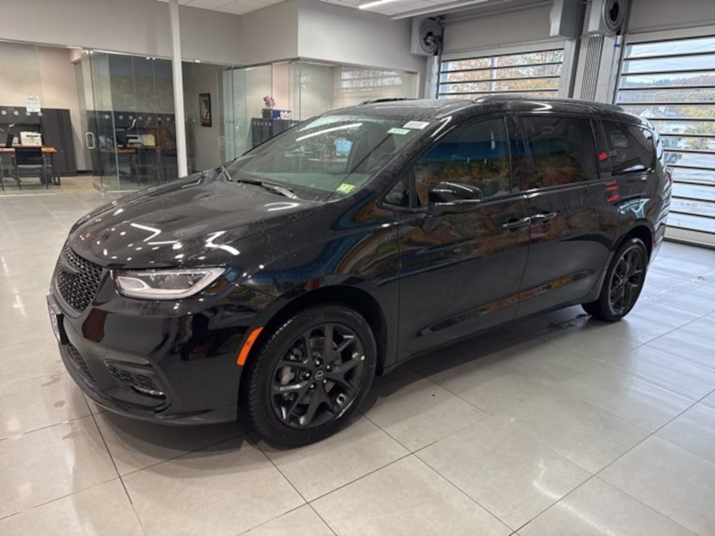 New 2026 Chrysler Pacifica Select Passenger Van