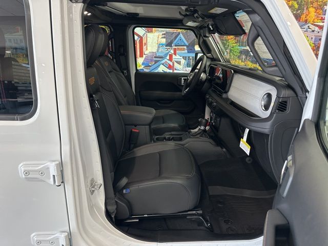 2025 Jeep Wrangler 4-Door Sahara - Photo 55
