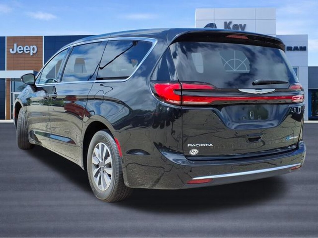Used 2024 Chrysler Pacifica Hybrid Select Minivan/Van