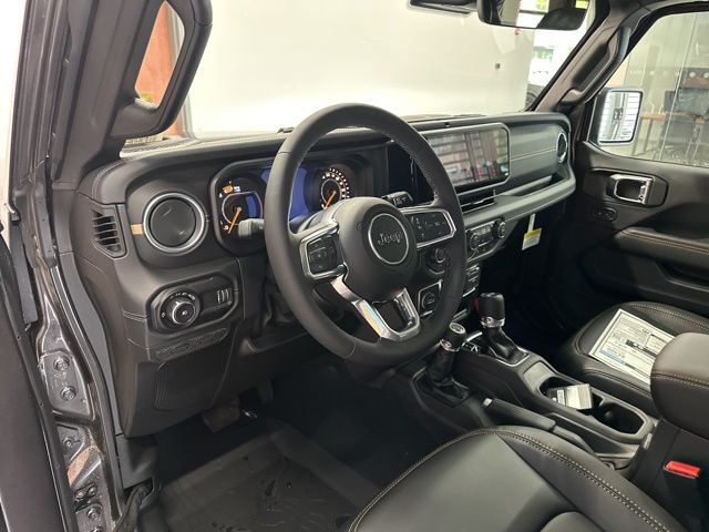2025 Jeep Wrangler 4-Door Sahara - Photo 27
