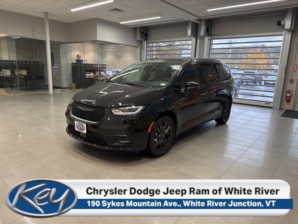 New 2026 Chrysler Pacifica Select Passenger Van