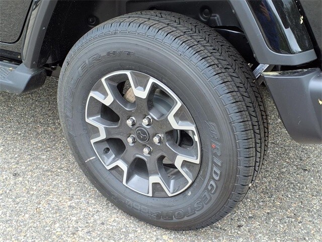 2025 Jeep Wrangler Sahara photo 4