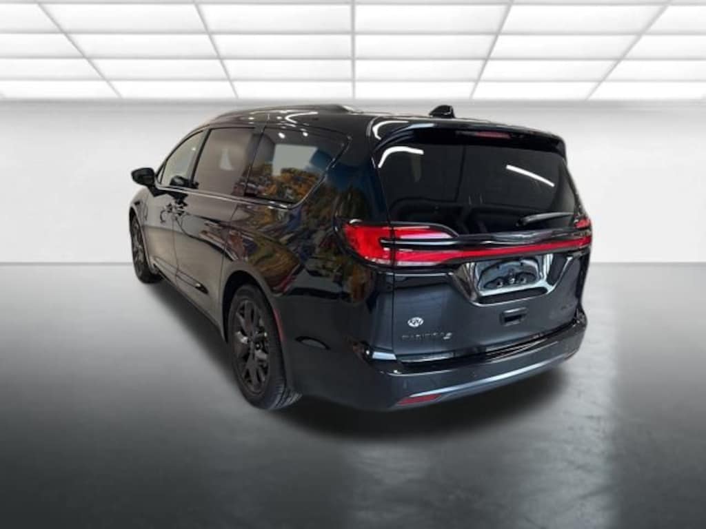 New 2026 Chrysler Pacifica Limited Passenger Van