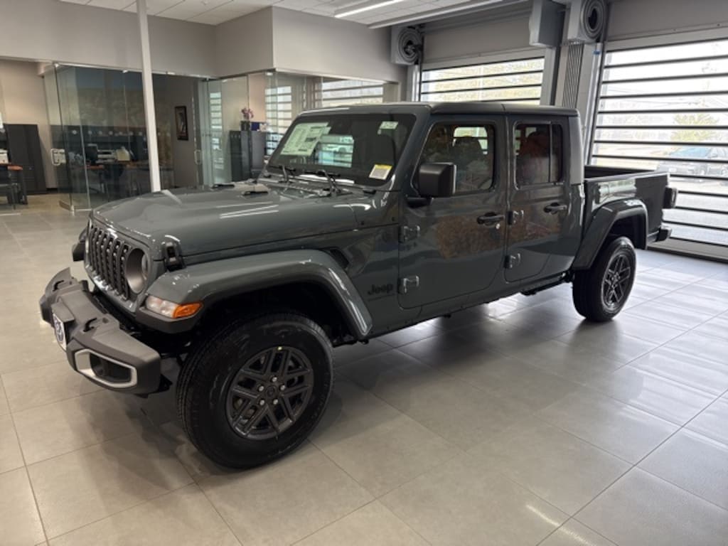 New 2025 Jeep Gladiator Sport Pickup