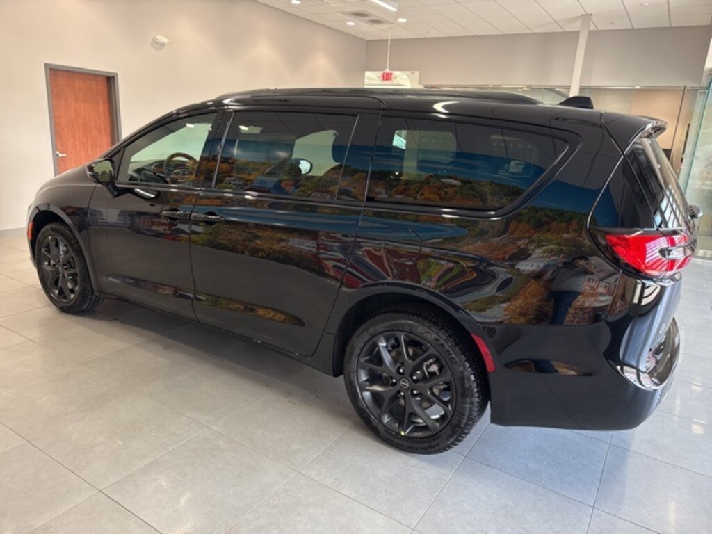 New 2026 Chrysler Pacifica Select Passenger Van
