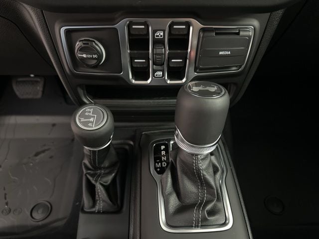 2025 Jeep Wrangler 4-Door Sahara - Photo 33