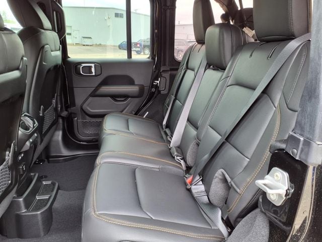 2025 Jeep Wrangler 4-Door Sahara - Photo 10