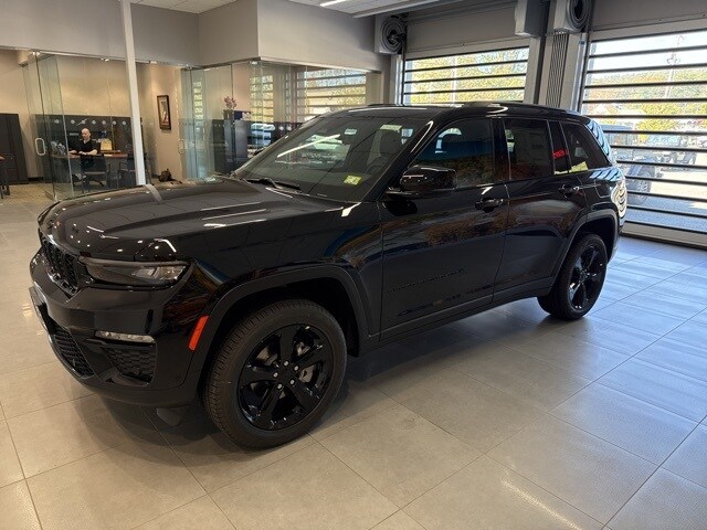2025 Jeep Grand Cherokee Limited photo 2