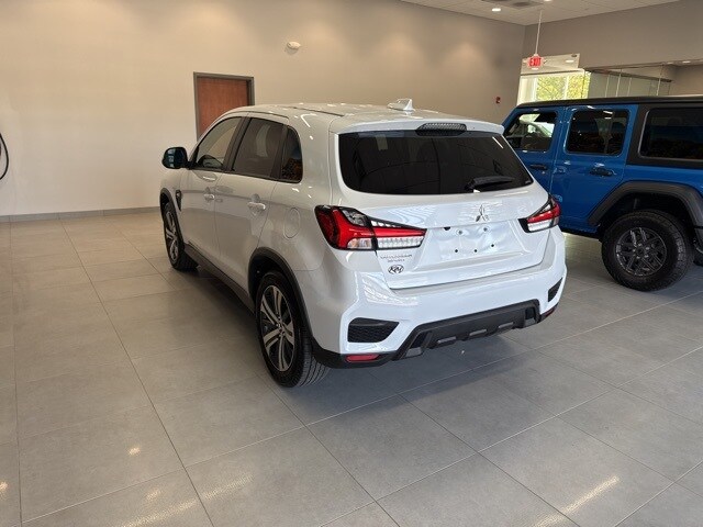 2024 Mitsubishi Outlander Sport ES photo 3
