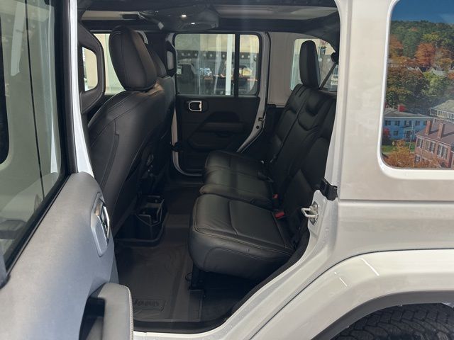 2025 Jeep Wrangler 4-Door Sahara - Photo 40