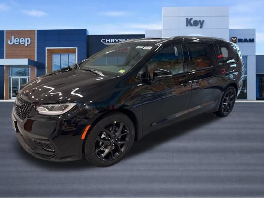 New 2026 Chrysler Pacifica Limited Passenger Van