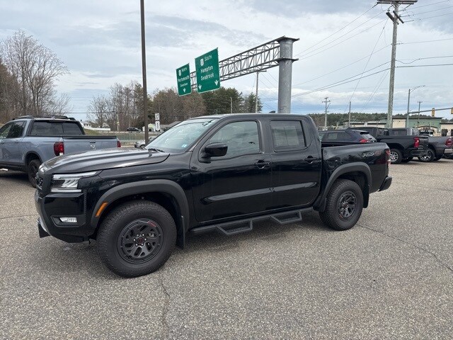 2025 Nissan Frontier PRO-4X photo 3