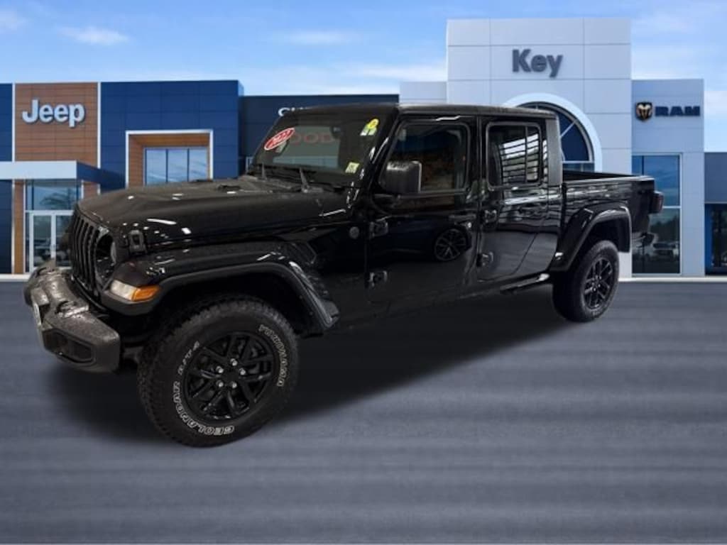 Used 2022 Jeep Gladiator Sport Truck