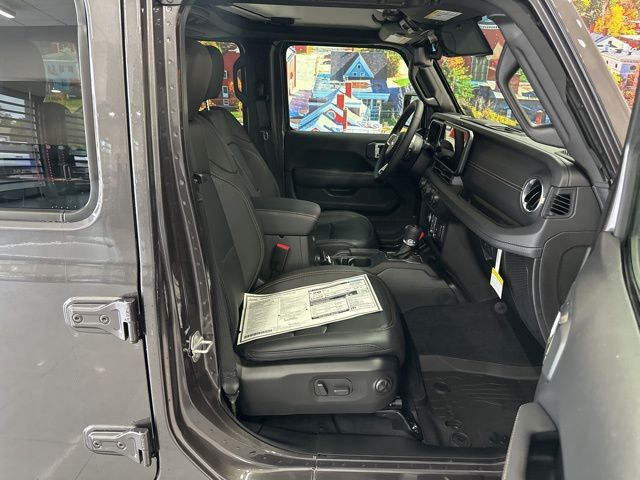 2025 Jeep Wrangler 4-Door Sahara - Photo 55