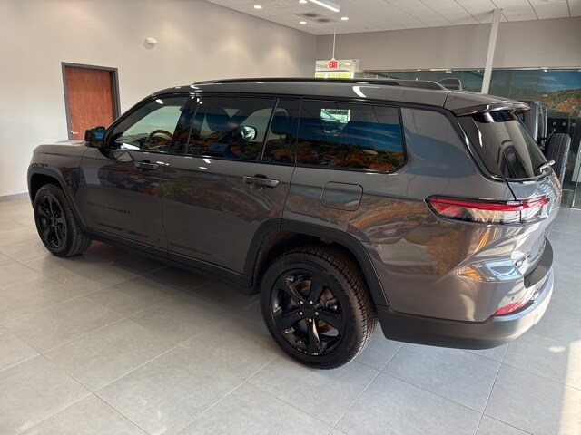 2021 Jeep Grand Cherokee Altitude photo 4