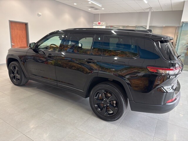 2023 Jeep Grand Cherokee Altitude photo 2