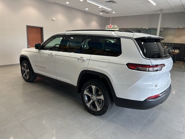 2025 Jeep Grand Cherokee Limited photo 4