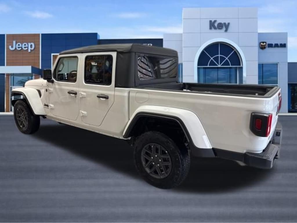 New 2026 Jeep Gladiator Sport S Pickup